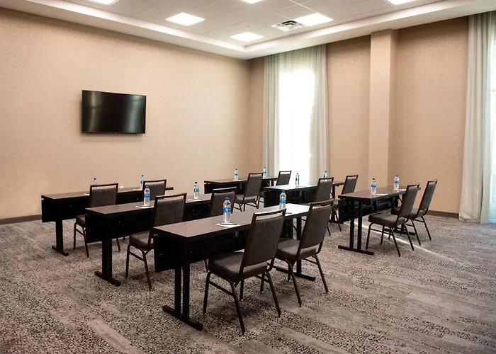 Hotel Courtyard By Marriott At Wrigleyville West 3*