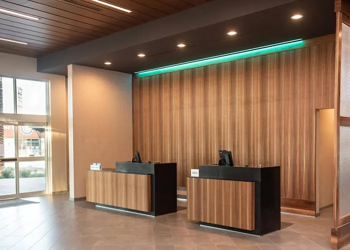 Courtyard By Marriott At Wrigleyville West 3*