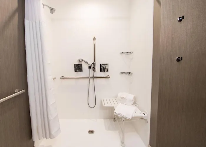 Courtyard By Marriott At Wrigleyville West Hotel