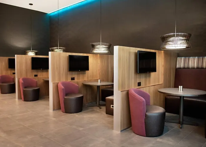 Hotel Courtyard By Marriott At Wrigleyville West 3*