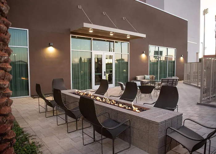 Courtyard By Marriott At Wrigleyville West 3*