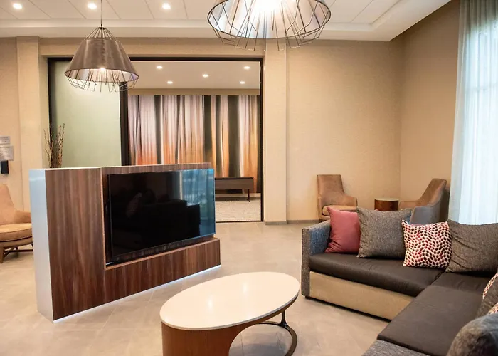 Hotel Courtyard By Marriott At Wrigleyville West 3*