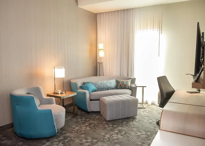 Courtyard By Marriott At Wrigleyville West 3*