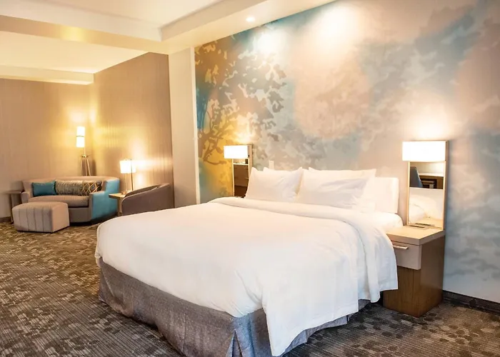 Courtyard By Marriott At Wrigleyville West Hotel 3*