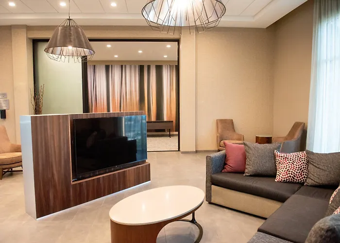 Courtyard By Marriott At Wrigleyville West Hotel