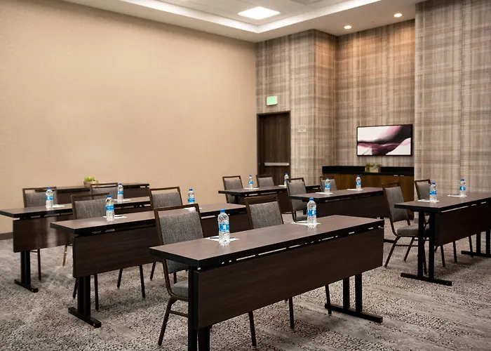 Courtyard By Marriott At Wrigleyville West