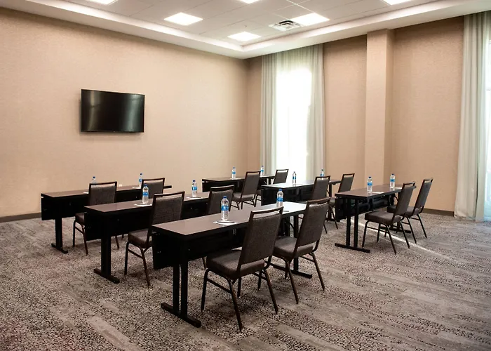 Courtyard By Marriott At Wrigleyville West 3*