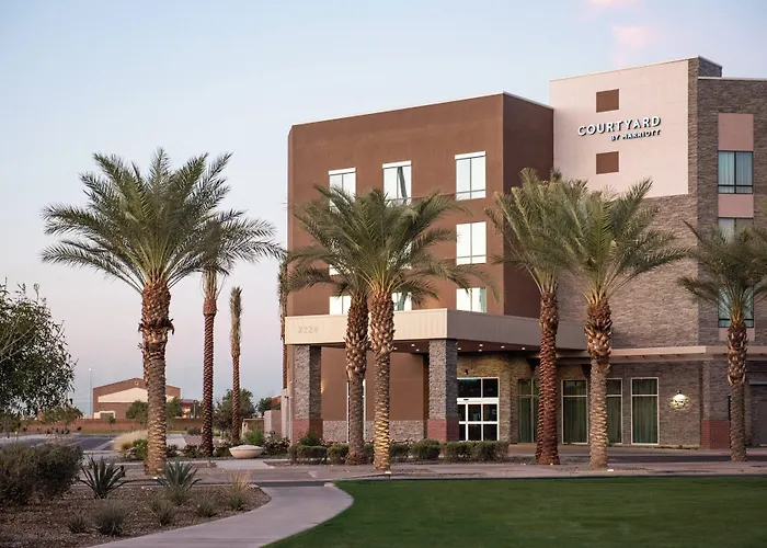 Courtyard By Marriott At Wrigleyville West Hotel Mesa