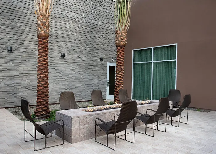 Courtyard By Marriott At Wrigleyville West Mesa