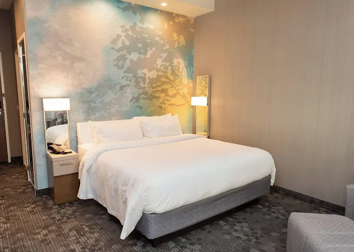 Courtyard By Marriott At Wrigleyville West Hotel