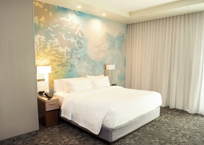 Courtyard By Marriott At Wrigleyville West 3*