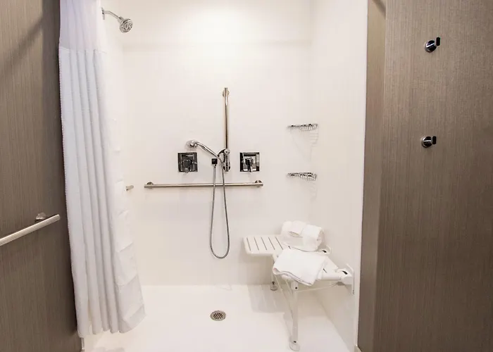 Courtyard By Marriott At Wrigleyville West Hotel