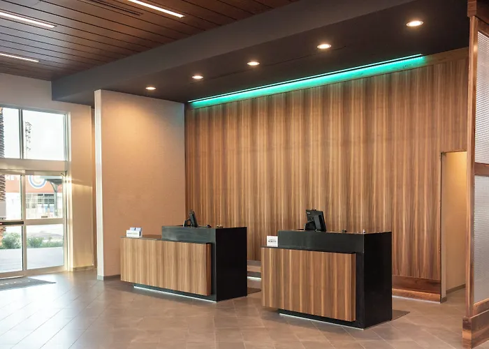 Courtyard By Marriott At Wrigleyville West Hotel Mesa