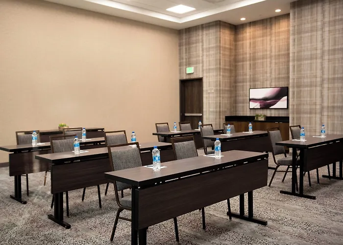 Hotel Courtyard By Marriott At Wrigleyville West Mesa
