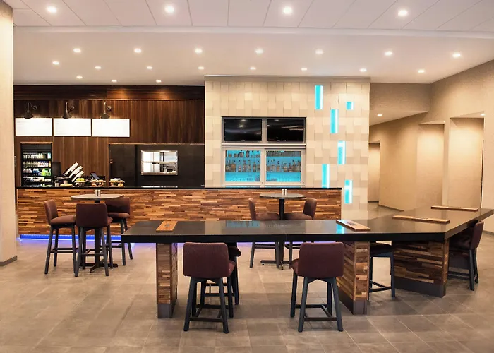 Courtyard By Marriott At Wrigleyville West