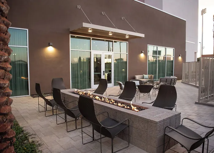 Courtyard By Marriott At Wrigleyville West Hotel Mesa
